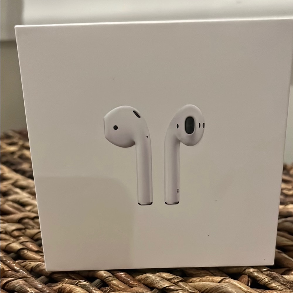 Apple AirPods Wireless Earbuds - White